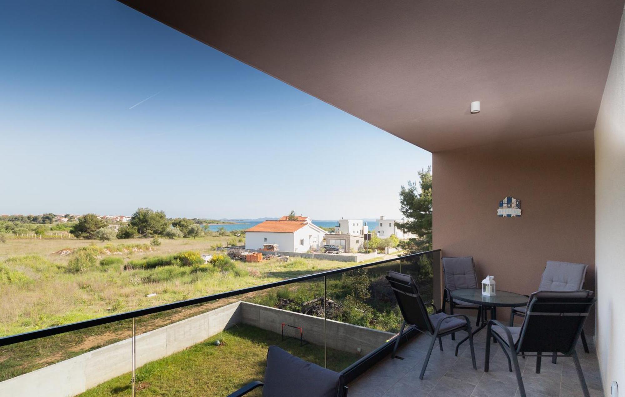 Modern And Spacious Apartment Helena Near The Beach プリヴラカ エクステリア 写真