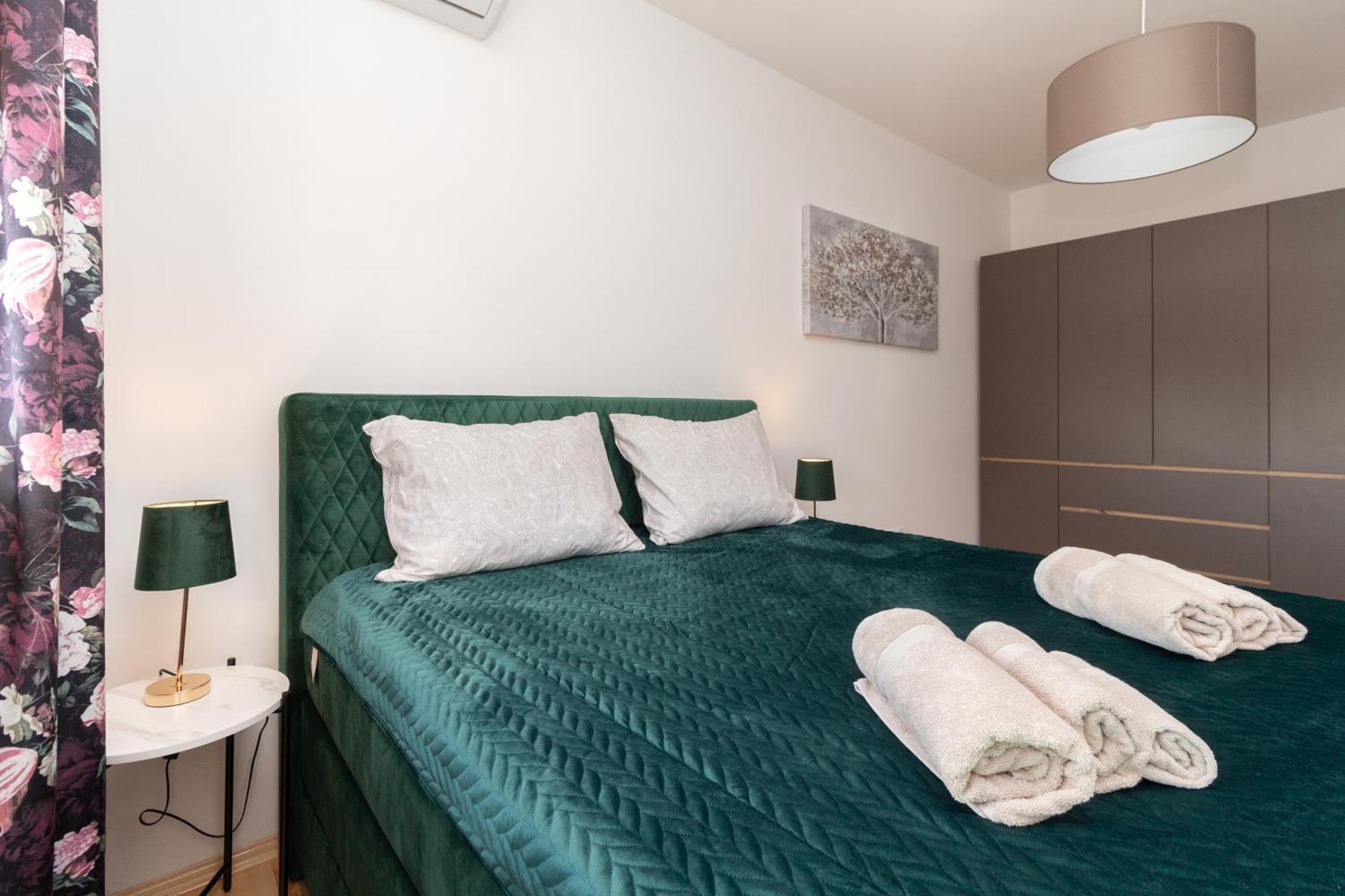 Modern And Spacious Apartment Helena Near The Beach プリヴラカ エクステリア 写真